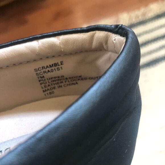 Steve Madden Scramble Black Perforated 7 - Picture 9 of 9